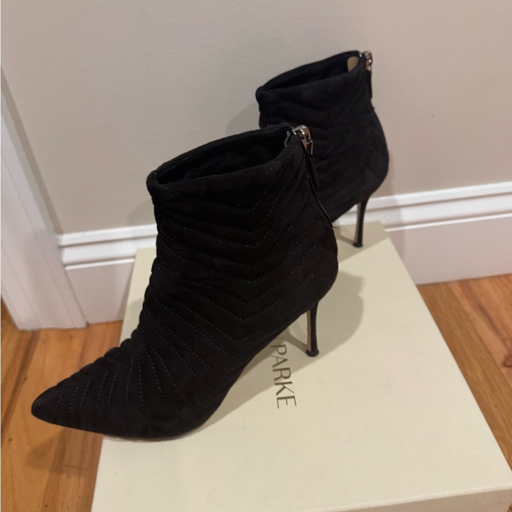 Elegant Black Quilted Heeled Boots